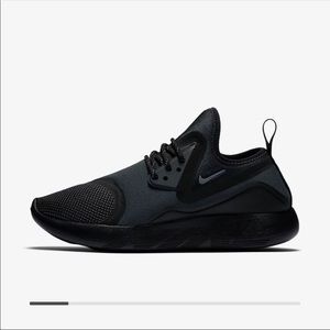 Black nike LunarCharge essential